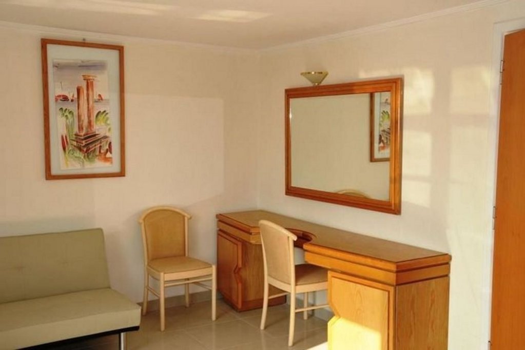 bristol hotel and apartments