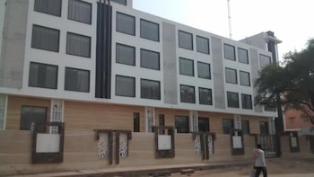 Wingston A Treehouse Hotel-Goverdhan,,4 star