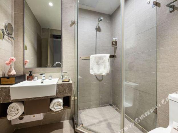 home inn plus kunshan west qianjin raod hongqiao