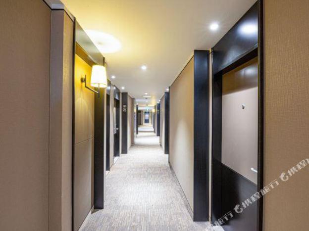 home inn plus kunshan west qianjin raod hongqiao