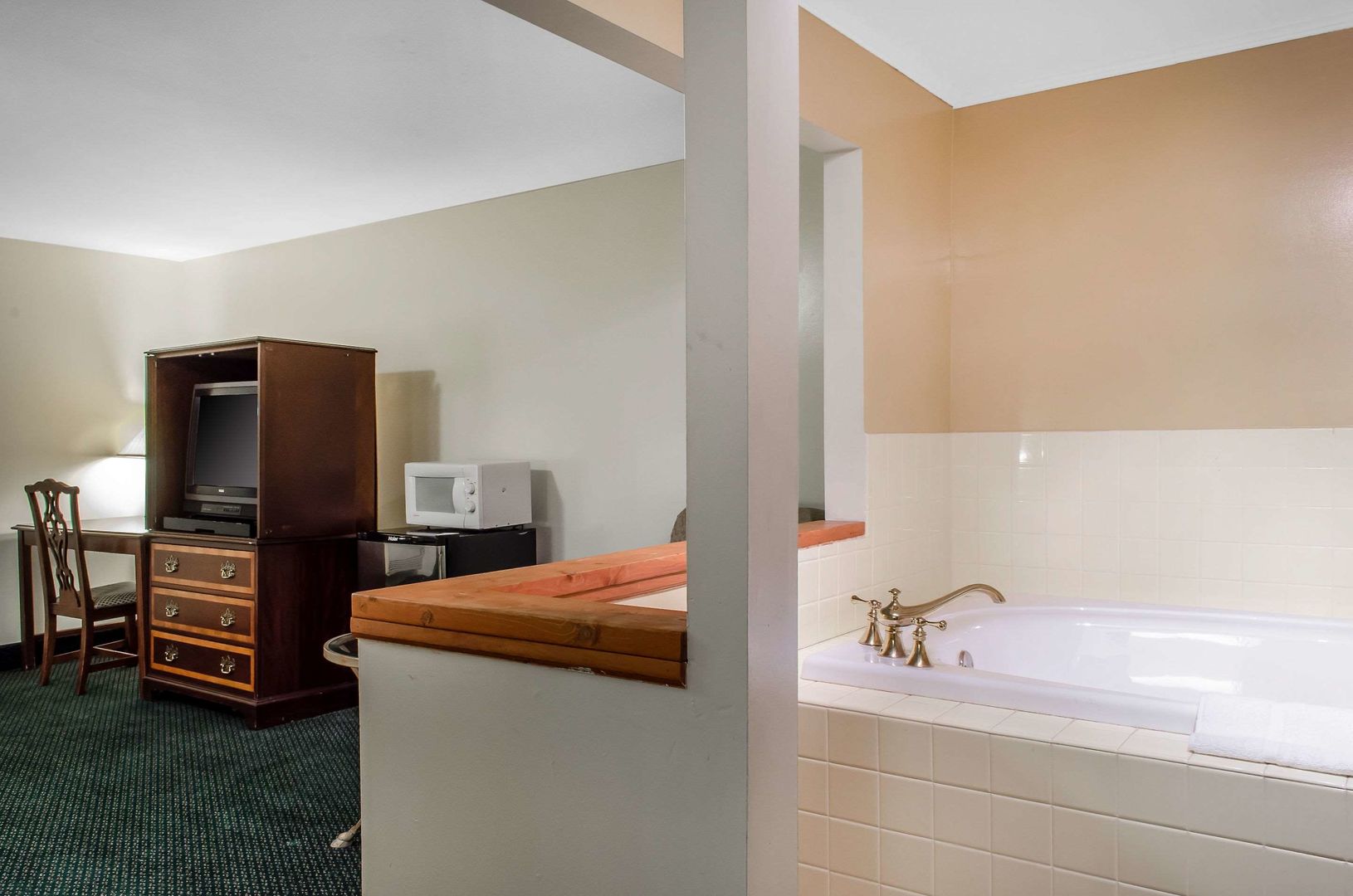 hometowne studios by red roof denver pa