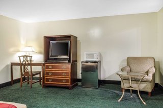 hometowne studios by red roof denver pa