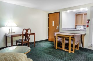 Hometowne Studios By Red Roof Denver, Pa,In The City Center,2 star