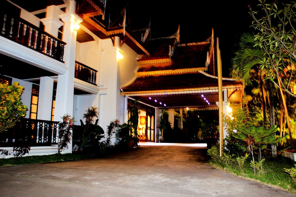 chitchareune mouangluang hotel
