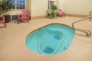 Microtel Inn & Suites By Wyndham Miami,Vinita>>Miami,2 star