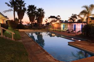 Ocean Views Motel Lakes Entrance,,2 star