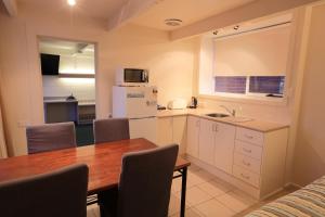 Ocean Views Motel Lakes Entrance,,2 star