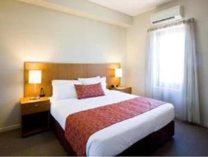 gladstone downtown central apartment hotel