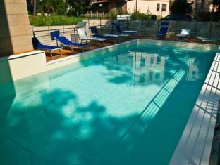 beverly park residence