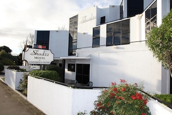 shadzz motel and conference centre