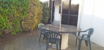 shadzz motel and conference centre