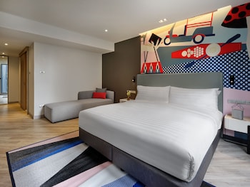 oakwood studios sukhumvit bangkok