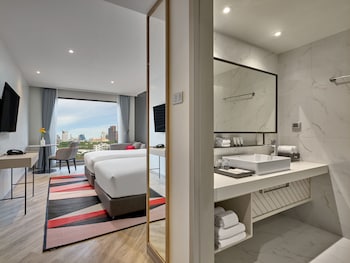 oakwood studios sukhumvit bangkok