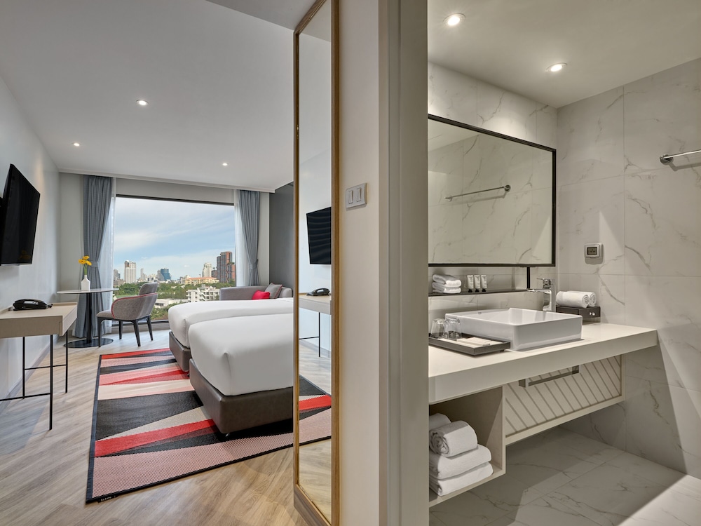 oakwood studios sukhumvit bangkok