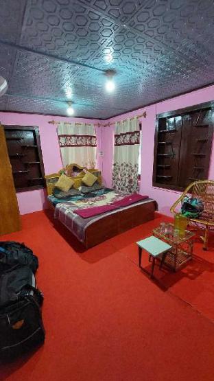 Pop Foreshore Resort,India>>Srinagar,3 star