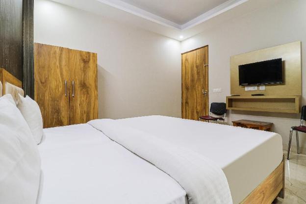 oyo 84809 hotel shiv kalpana