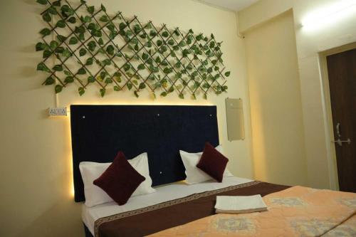 pop hotel blue star