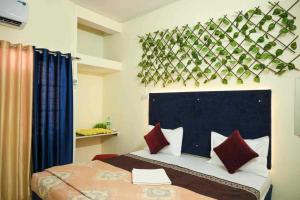 pop hotel blue star