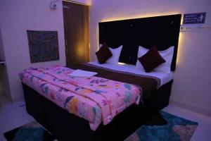 pop hotel blue star