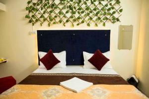 pop hotel blue star