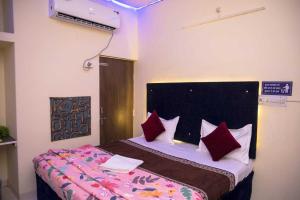 pop hotel blue star