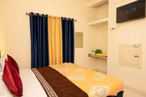 pop hotel blue star