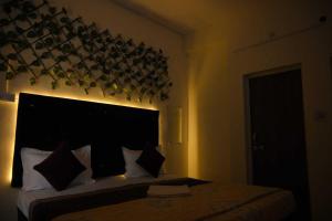 pop hotel blue star