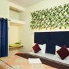 pop hotel blue star
