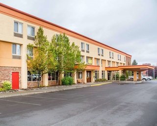 clarion hotel and suites riverfront