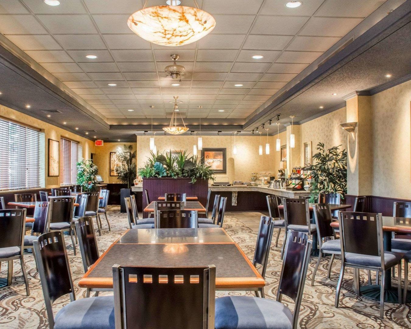 clarion hotel and suites riverfront