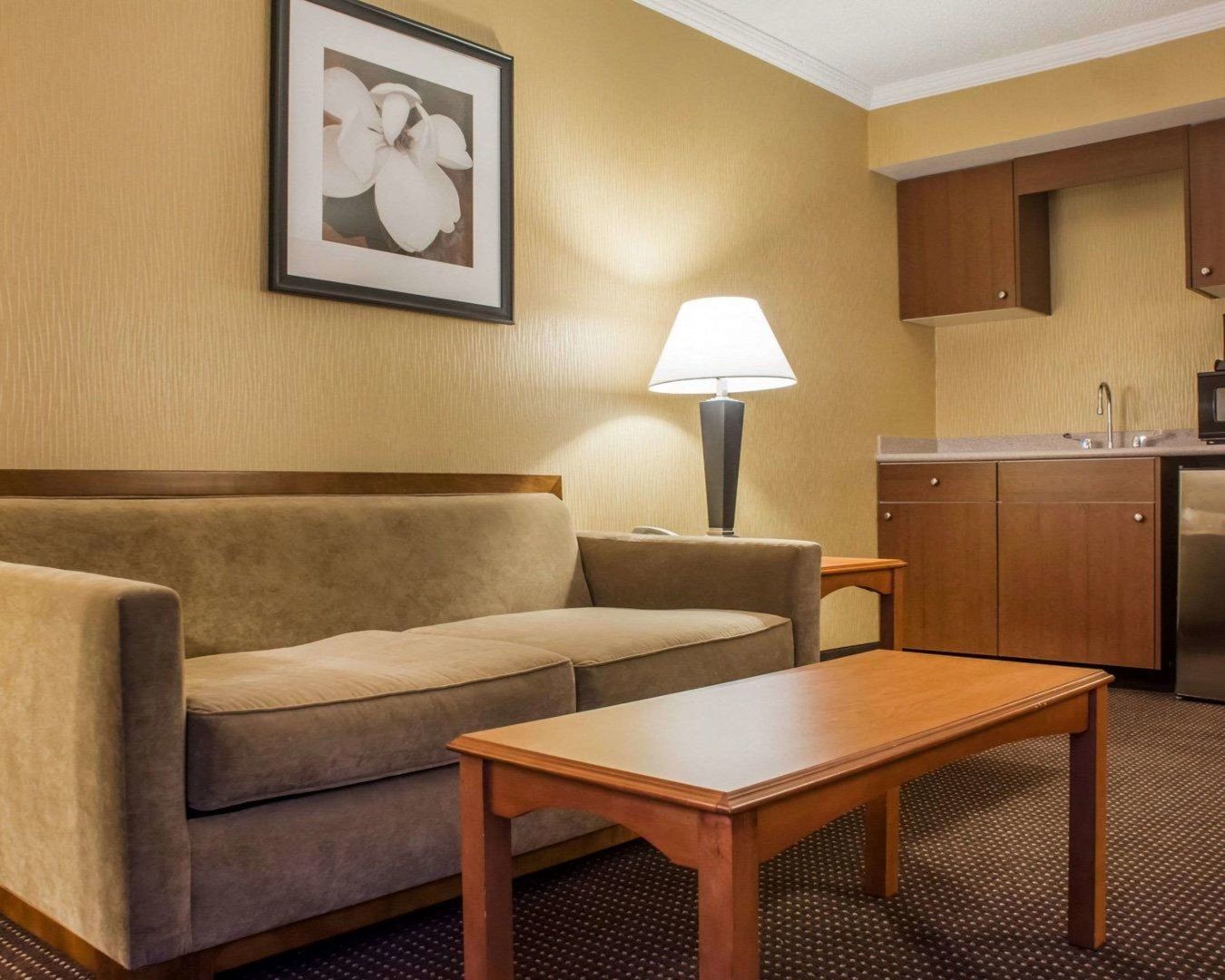 clarion hotel and suites riverfront