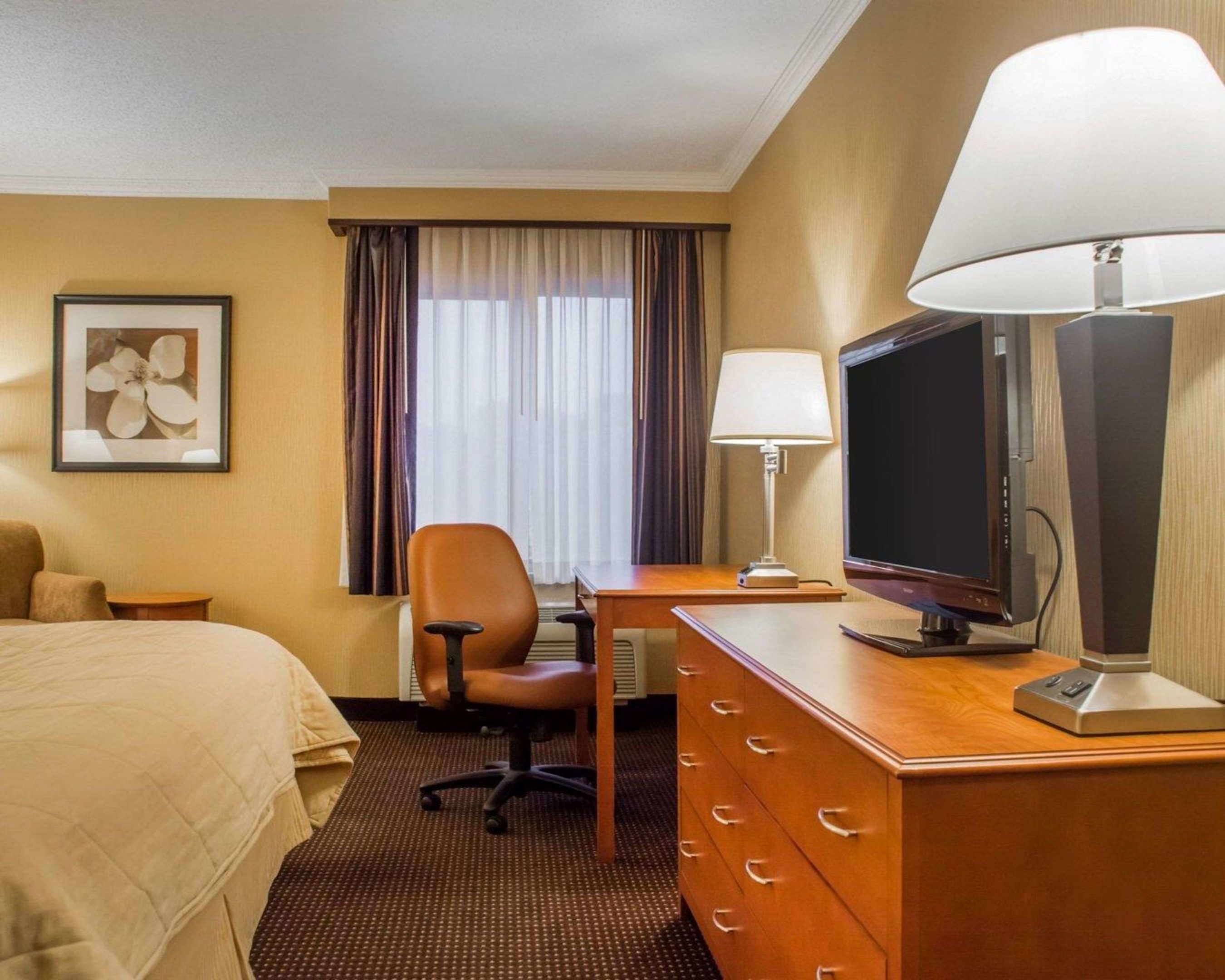 clarion hotel and suites riverfront
