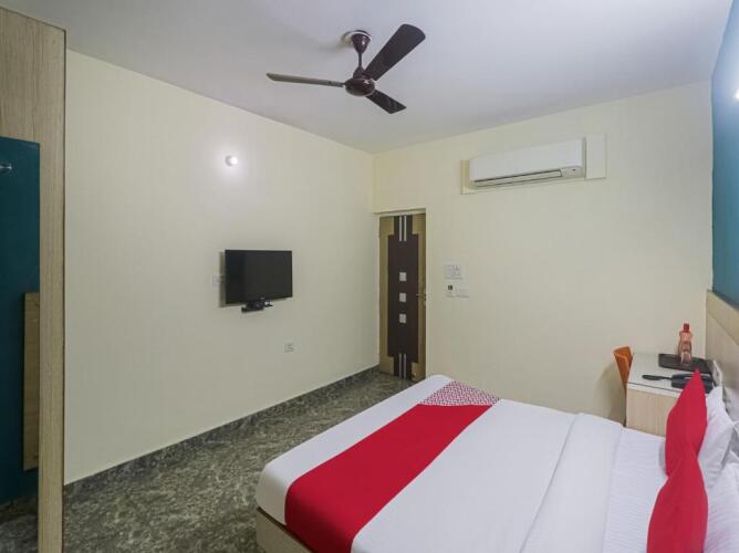 capital o hotel crown inn near appu ghar