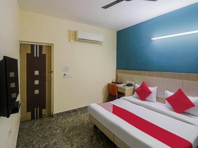 capital o hotel crown inn near appu ghar