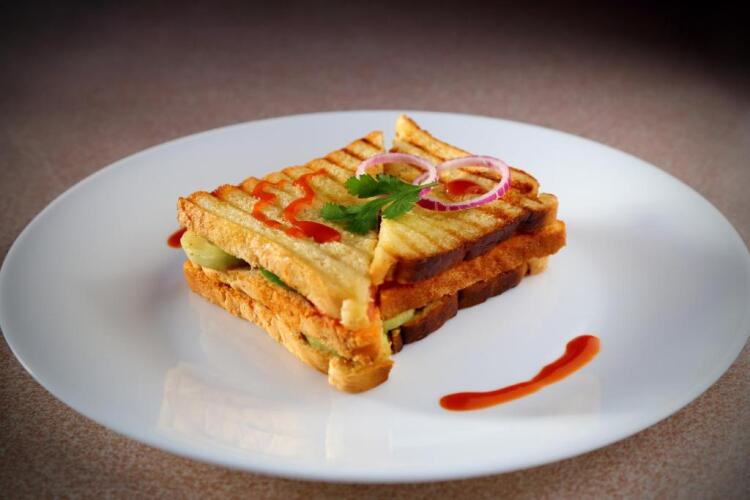 capital o hotel crown inn near appu ghar