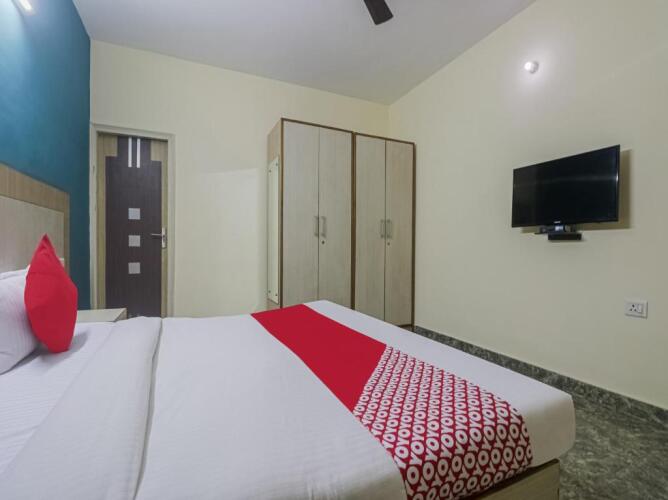 capital o hotel crown inn near appu ghar