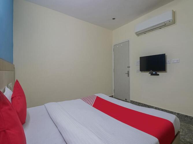 capital o hotel crown inn near appu ghar