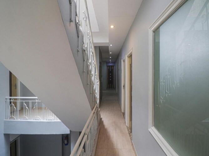 capital o hotel crown inn near appu ghar