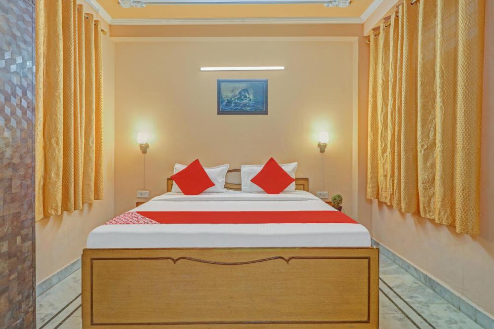 super hotel o satguru residency