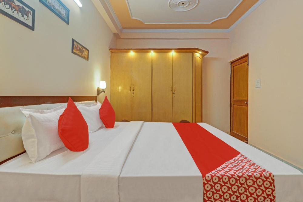 super hotel o satguru residency