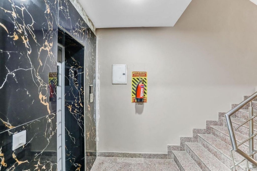 hotel o noida premium inn