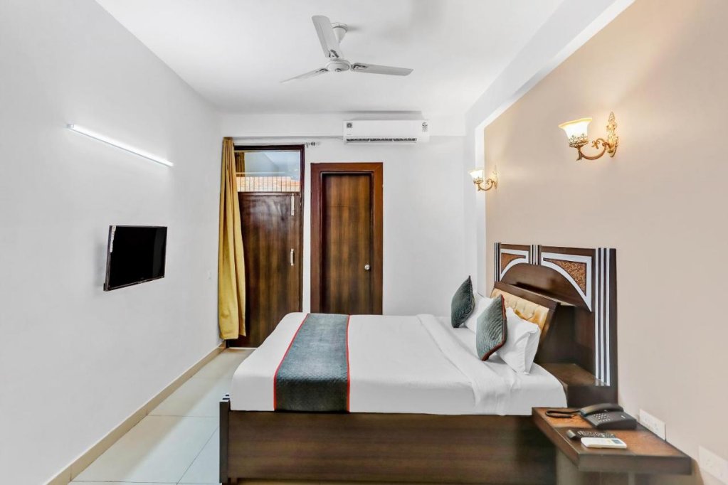 hotel o noida premium inn