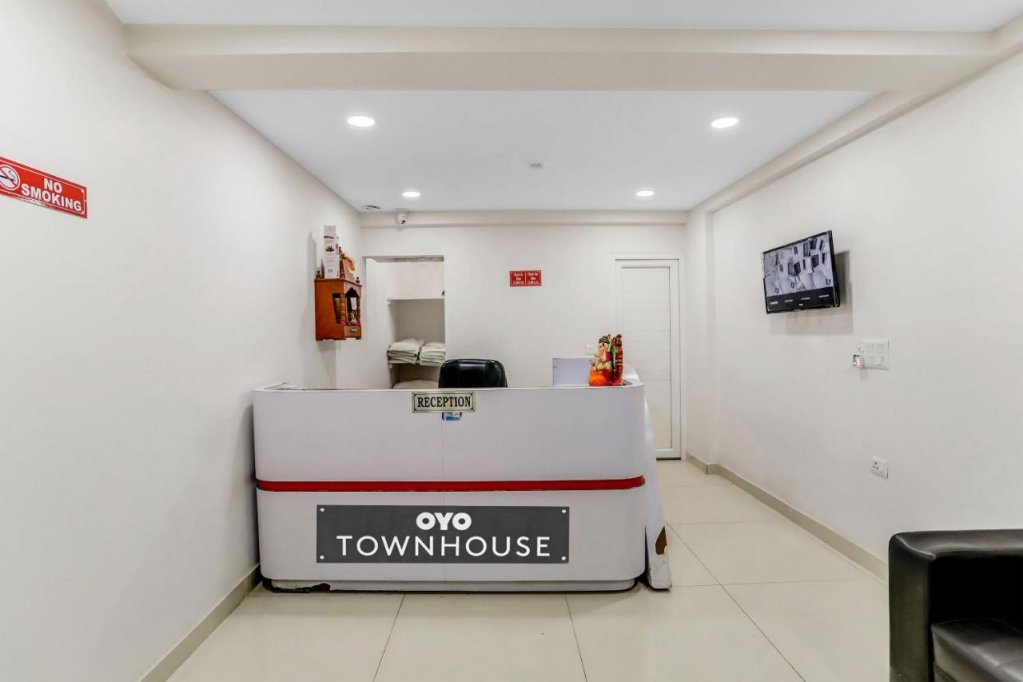 hotel o noida premium inn