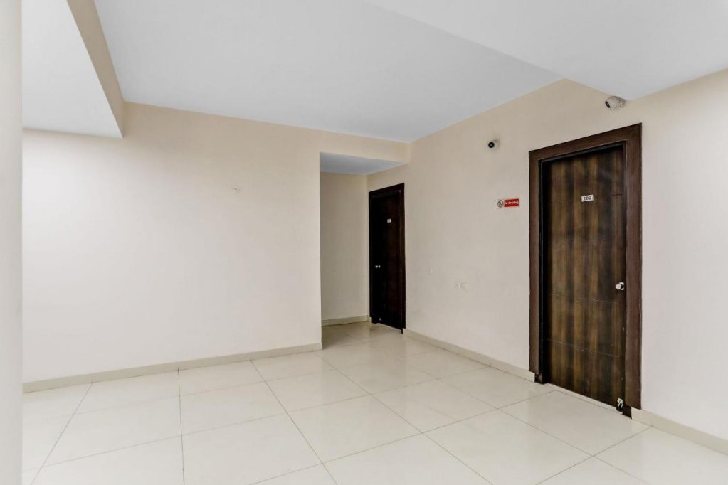 hotel o noida premium inn