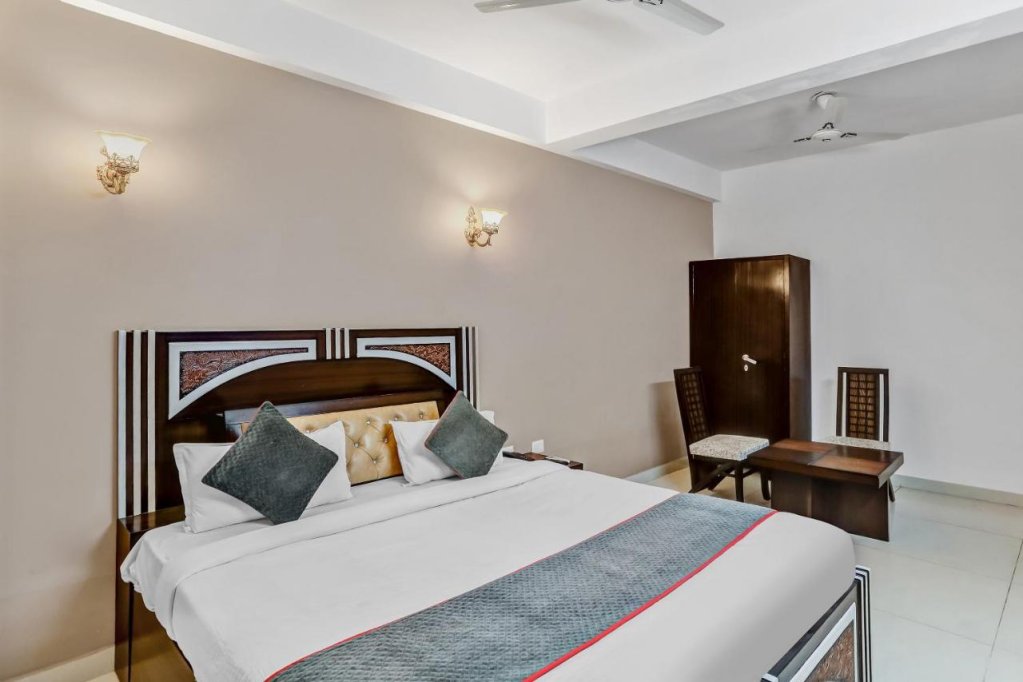 hotel o noida premium inn