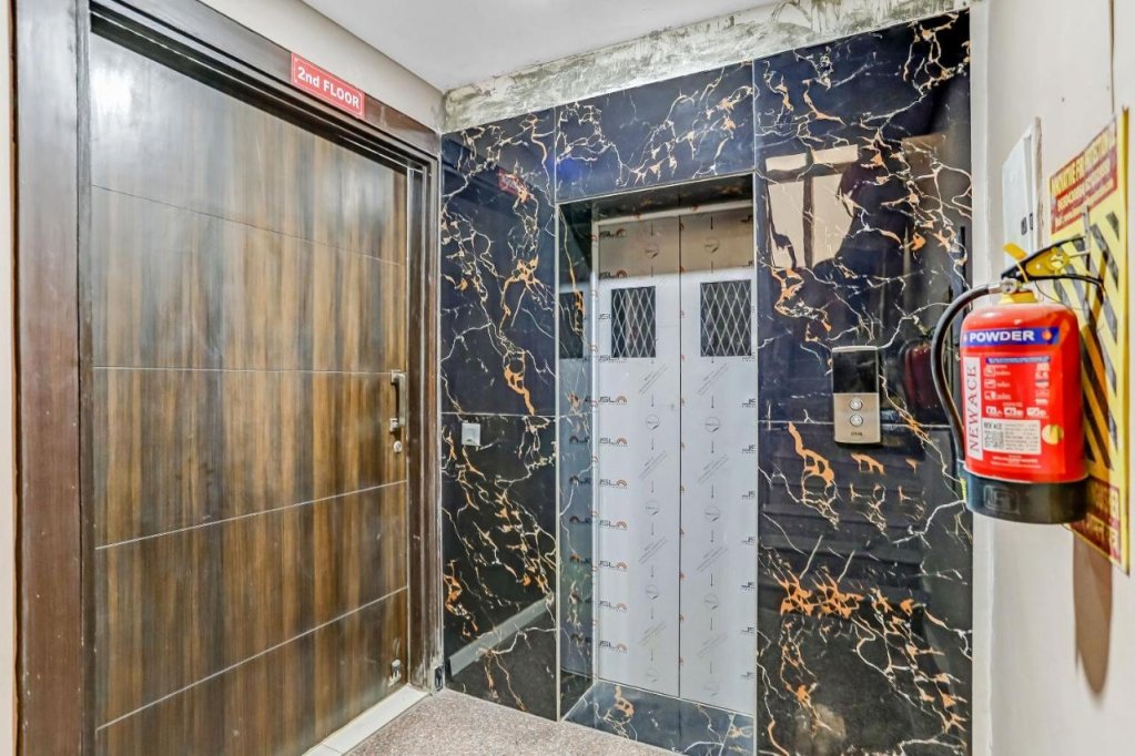 hotel o noida premium inn