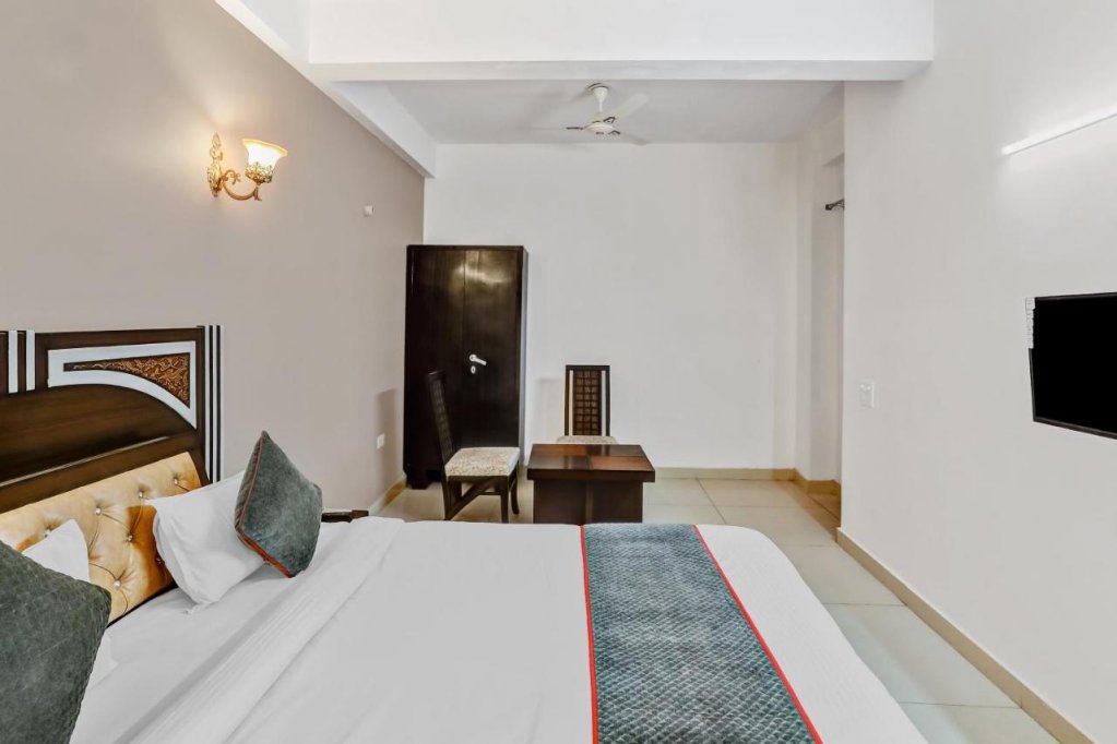 hotel o noida premium inn