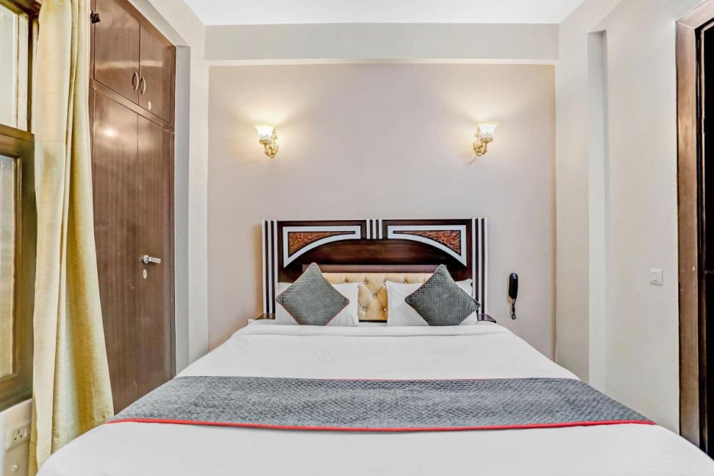 hotel o noida premium inn