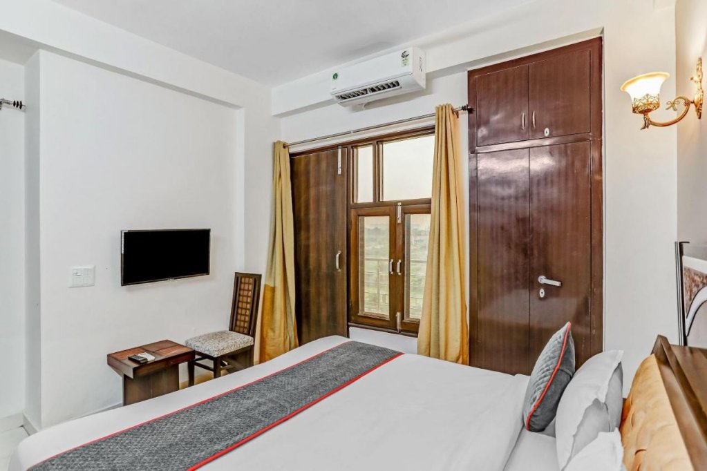 hotel o noida premium inn