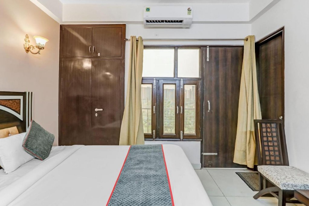 hotel o noida premium inn